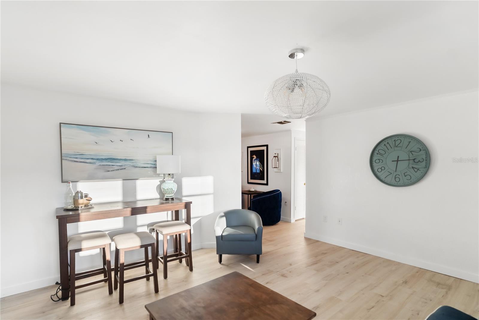 Image 21 of 47 For 466 Sunnyside Drive