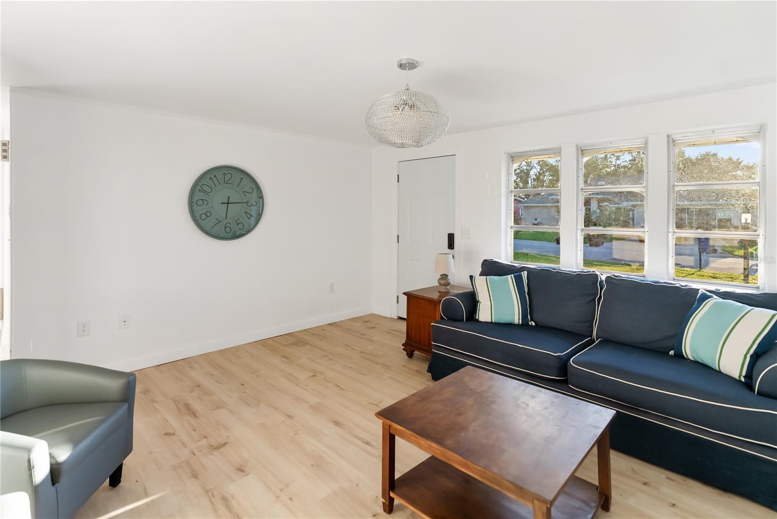 Image 22 of 47 For 466 Sunnyside Drive