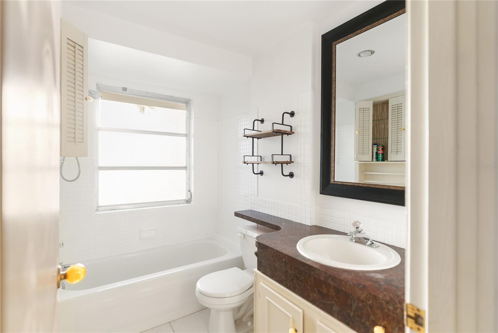 Image 24 of 47 For 466 Sunnyside Drive