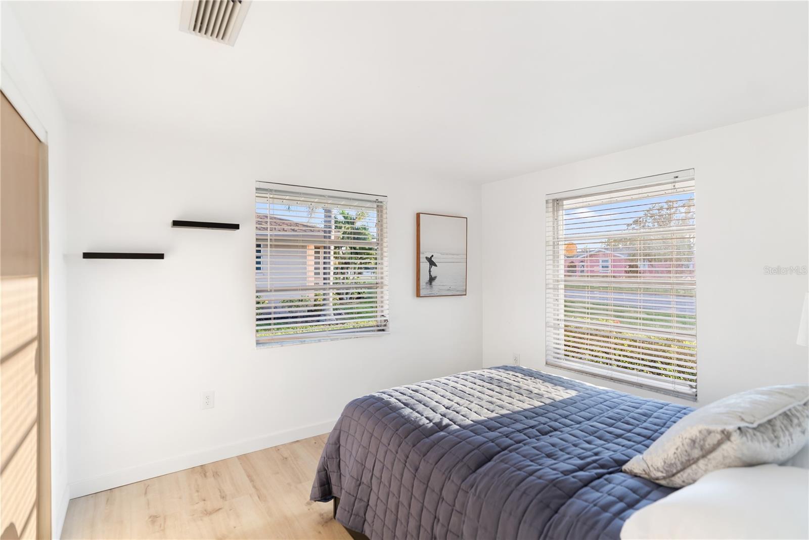 Image 26 of 47 For 466 Sunnyside Drive