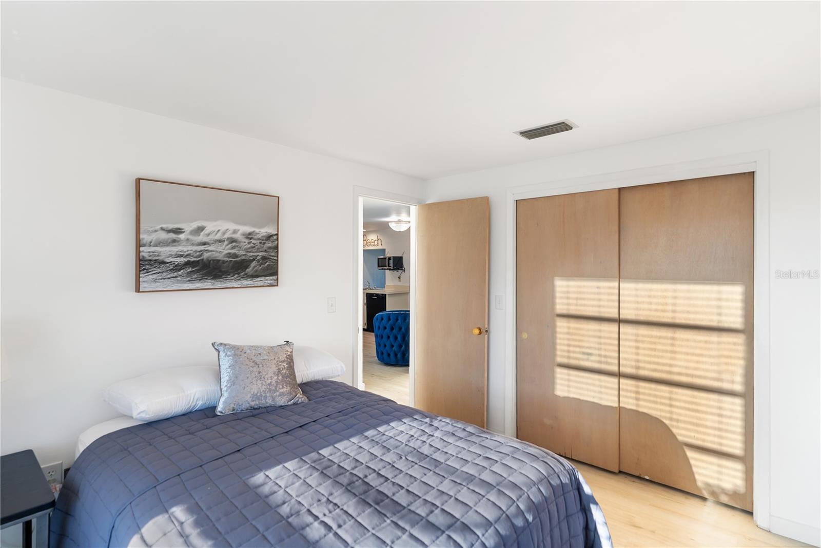 Image 27 of 47 For 466 Sunnyside Drive