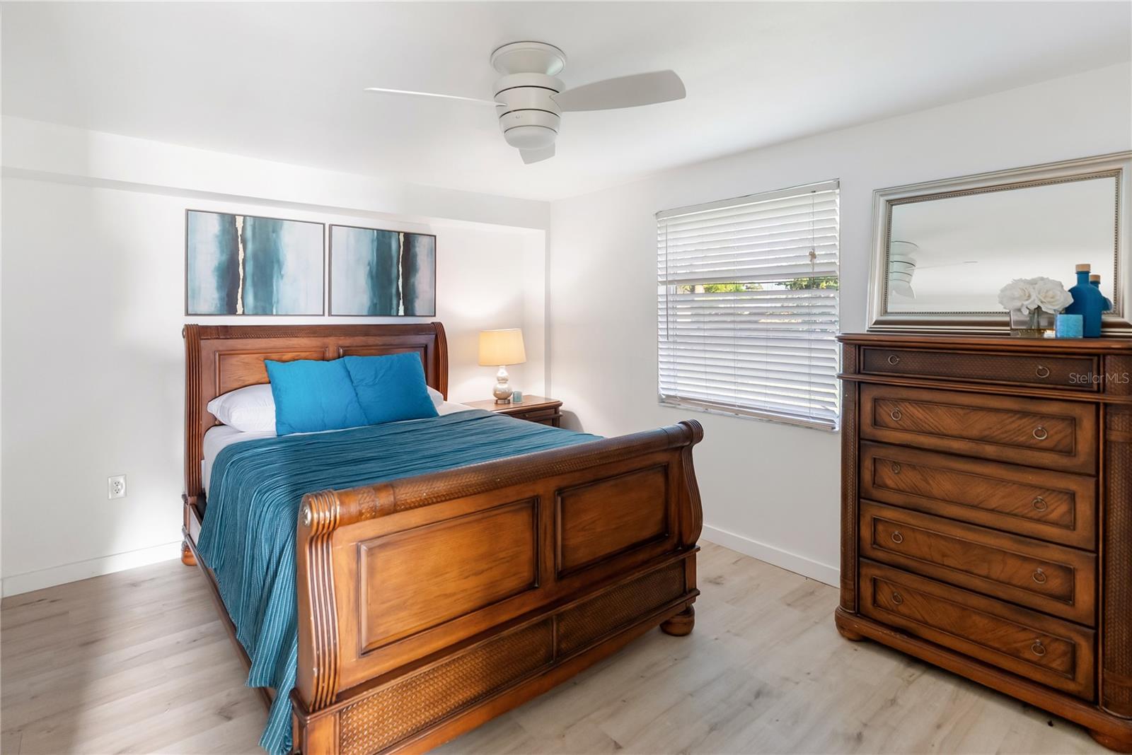 Image 28 of 47 For 466 Sunnyside Drive