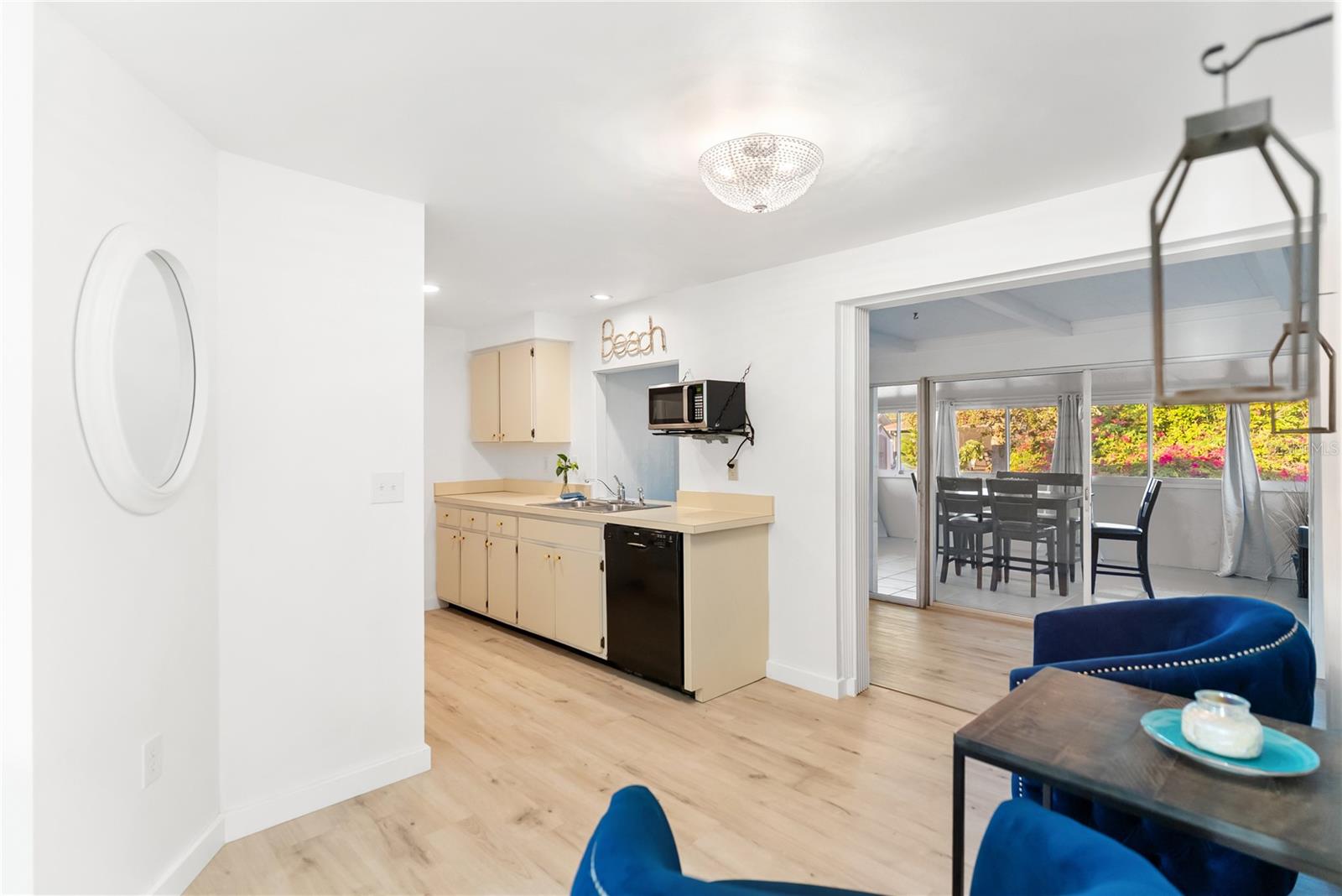 Image 31 of 47 For 466 Sunnyside Drive