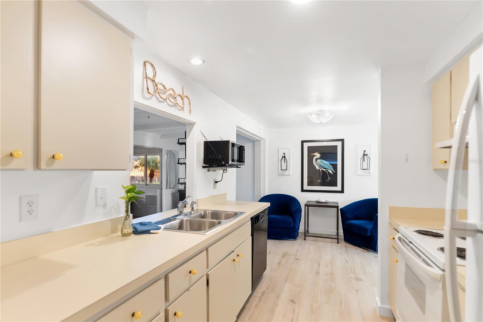 Image 34 of 47 For 466 Sunnyside Drive