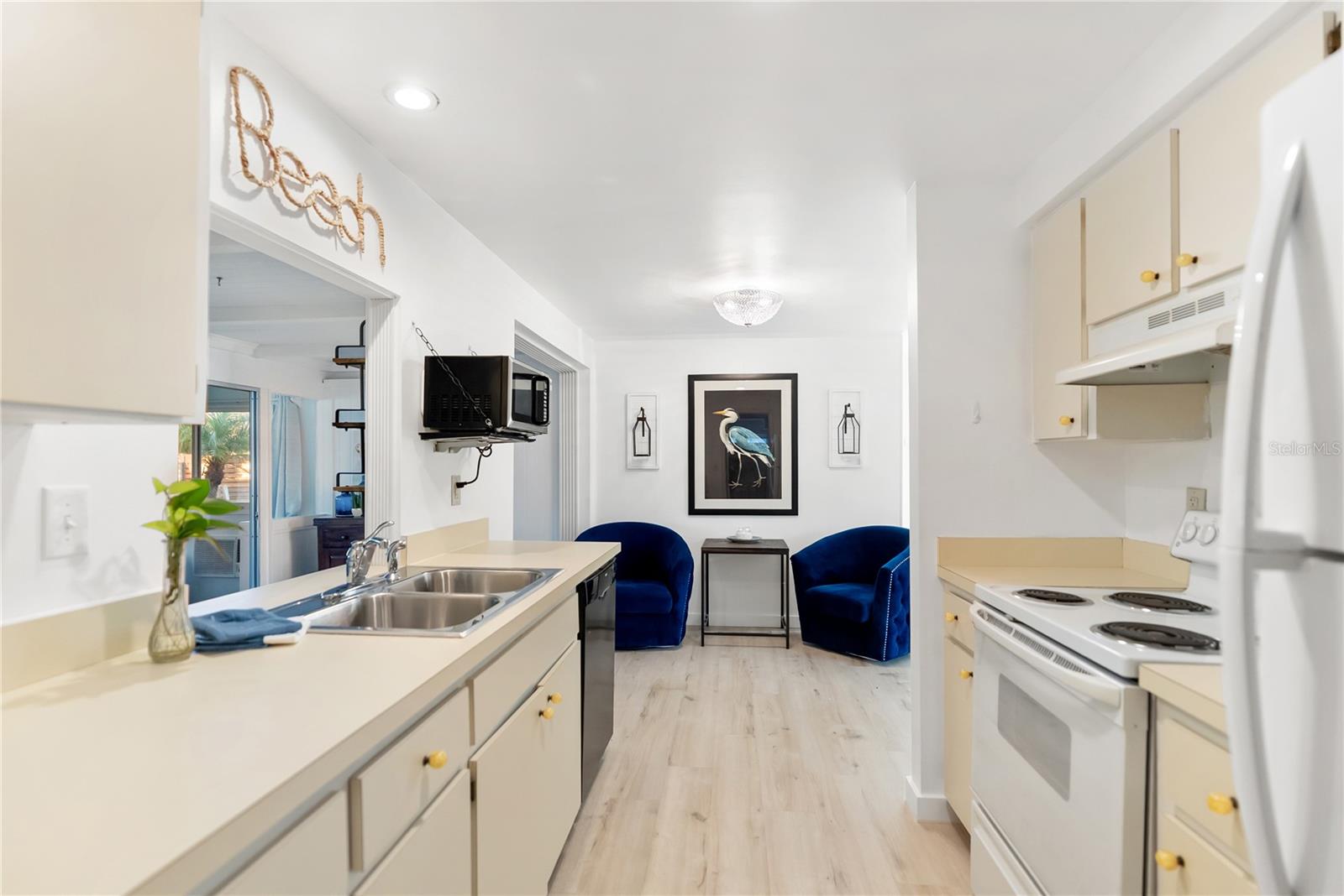 Image 35 of 47 For 466 Sunnyside Drive