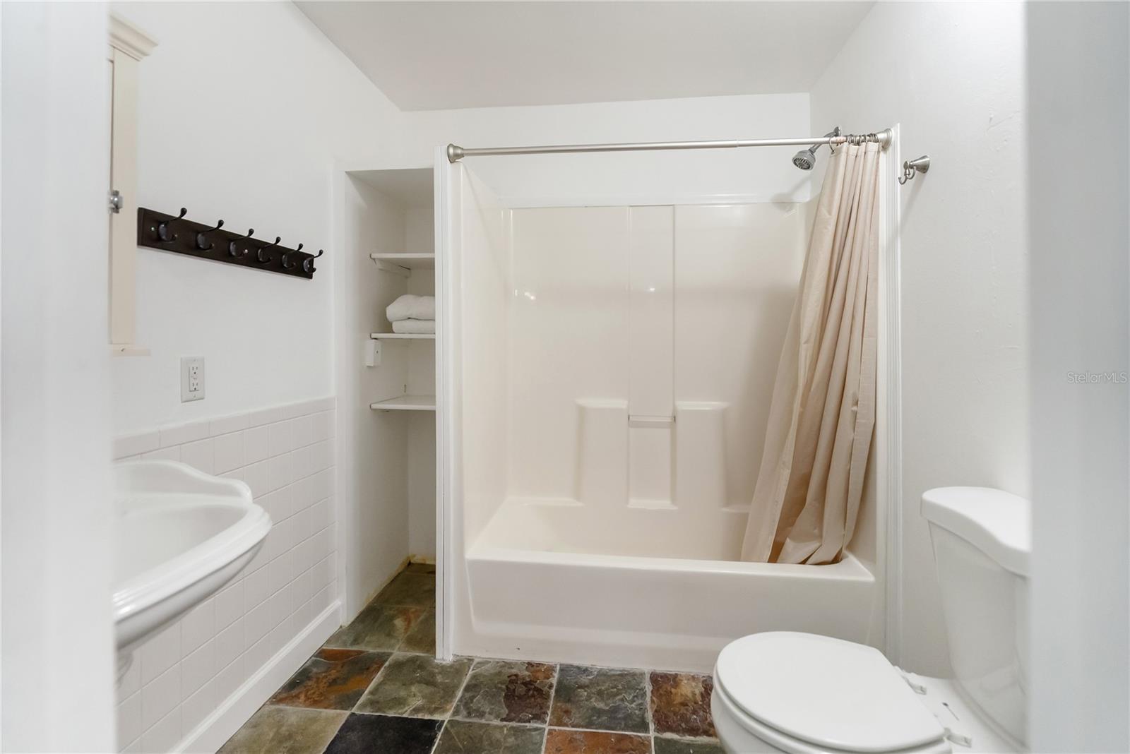 Image 34 of 52 For 2530 Loma Linda Street