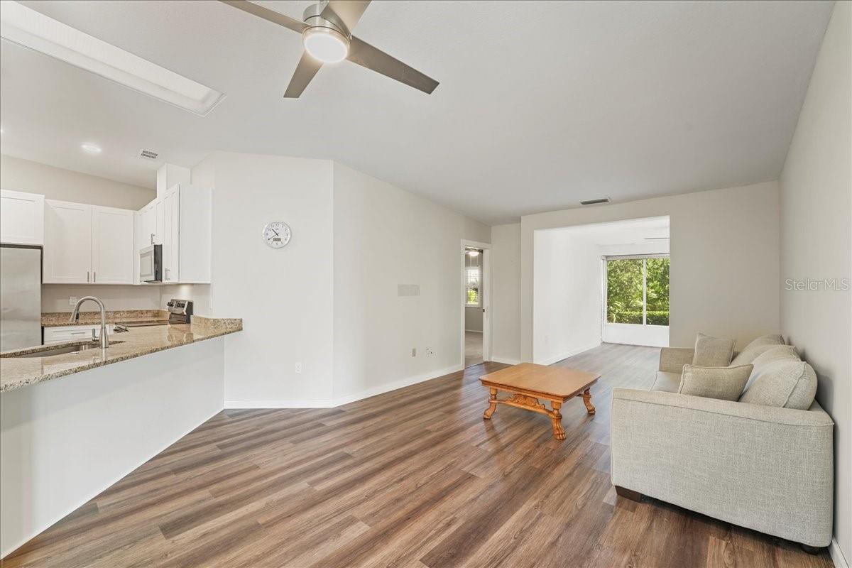 Image 11 of 45 For 5621 Garden Lakes Drive 1