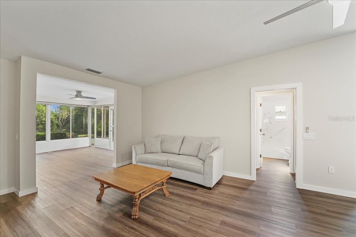 Image 12 of 45 For 5621 Garden Lakes Drive 1