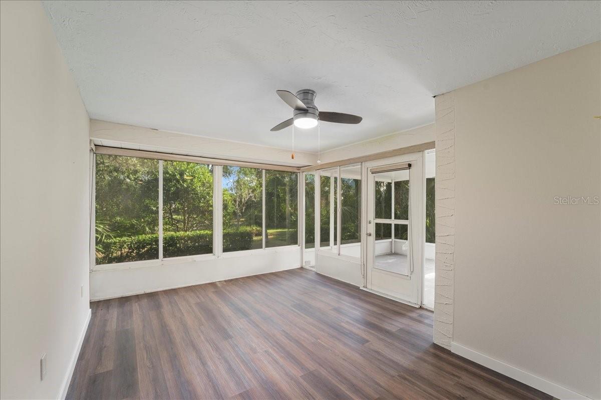 Image 14 of 45 For 5621 Garden Lakes Drive 1