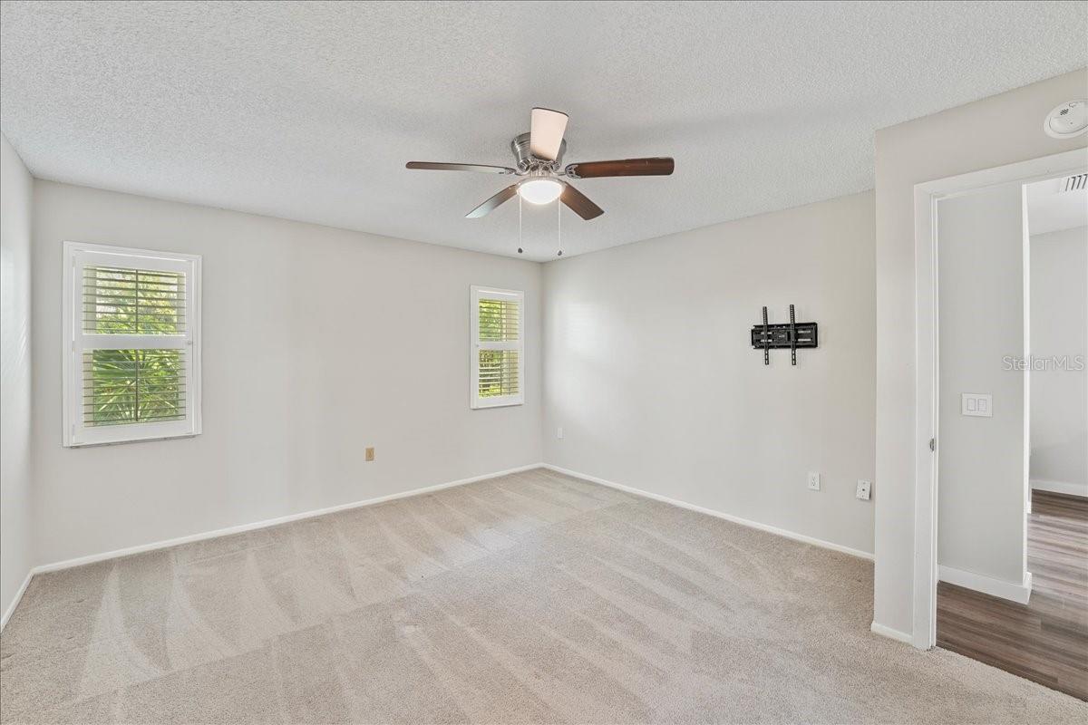 Image 17 of 45 For 5621 Garden Lakes Drive 1