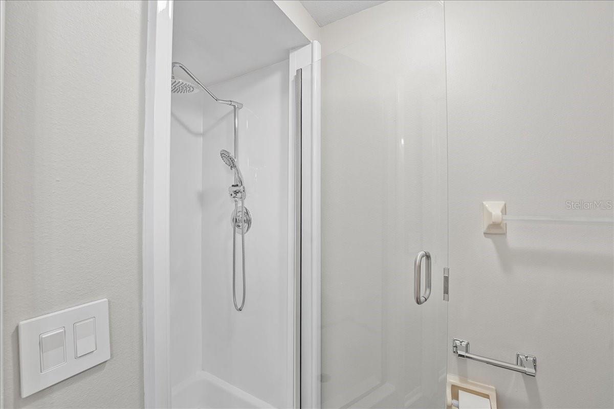 Image 21 of 45 For 5621 Garden Lakes Drive 1