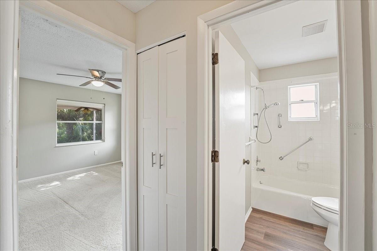 Image 24 of 45 For 5621 Garden Lakes Drive 1