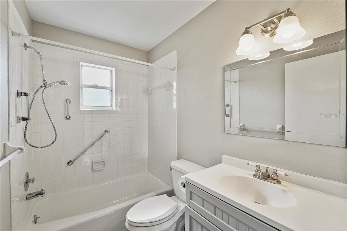 Image 25 of 45 For 5621 Garden Lakes Drive 1