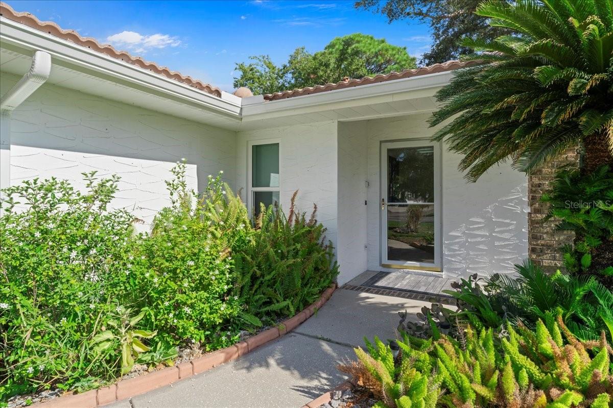 Image 28 of 45 For 5621 Garden Lakes Drive 1