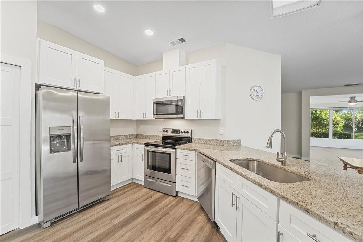 Image 4 of 45 For 5621 Garden Lakes Drive 1