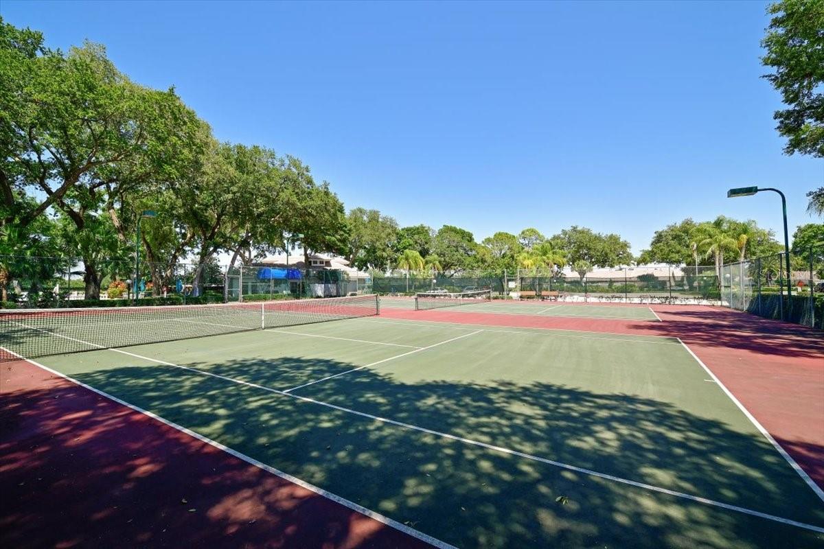 Image 41 of 45 For 5621 Garden Lakes Drive 1