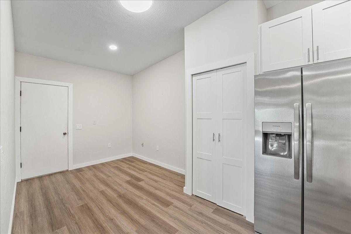 Image 6 of 45 For 5621 Garden Lakes Drive 1