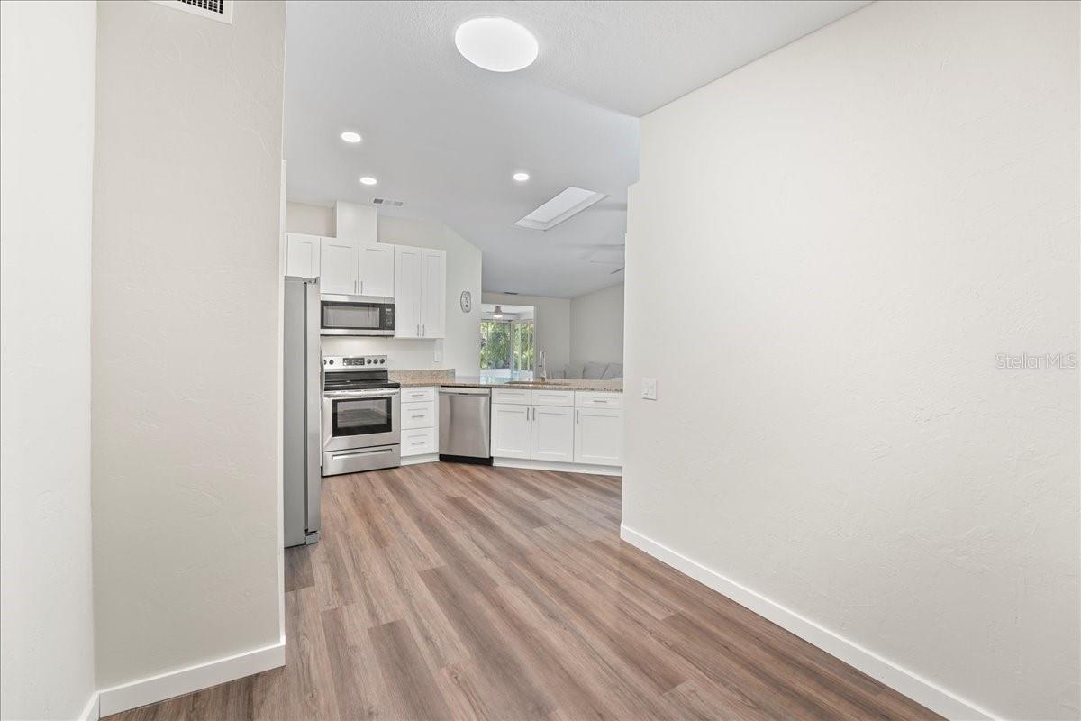 Image 7 of 45 For 5621 Garden Lakes Drive 1