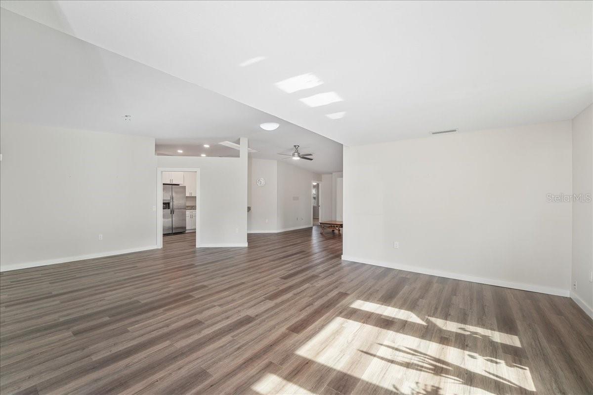 Image 8 of 45 For 5621 Garden Lakes Drive 1