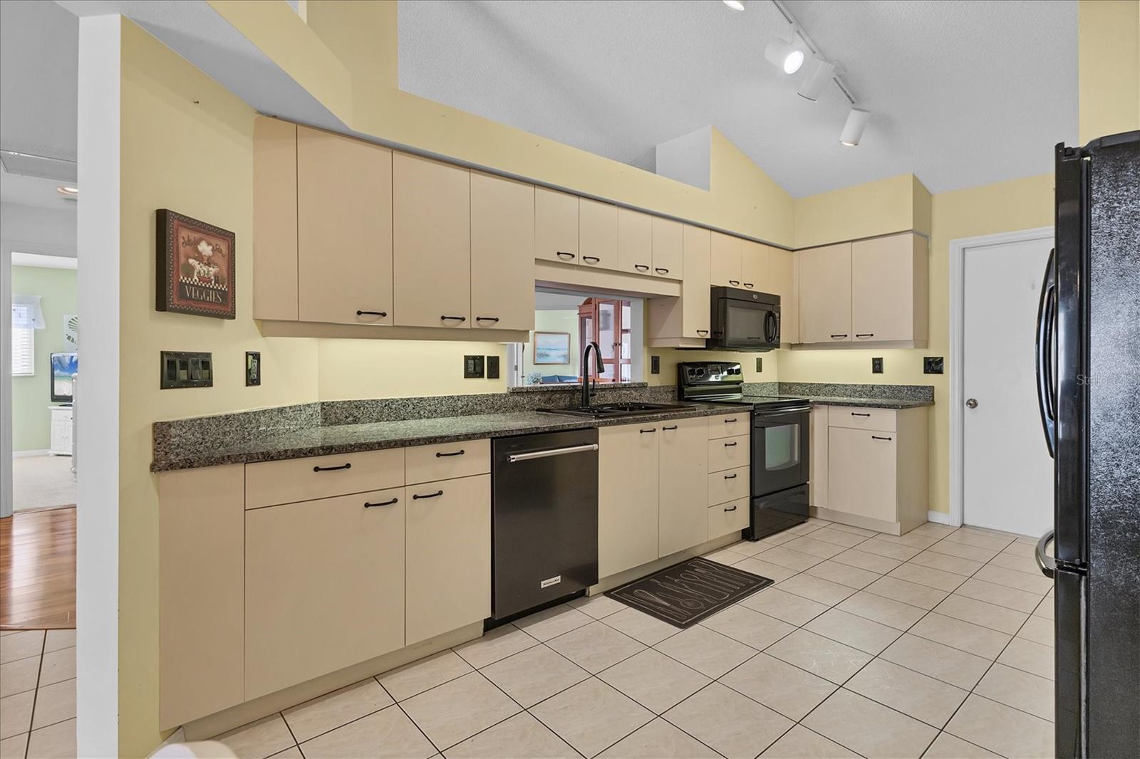 Image 13 of 40 For 5459 Kelly Drive 24