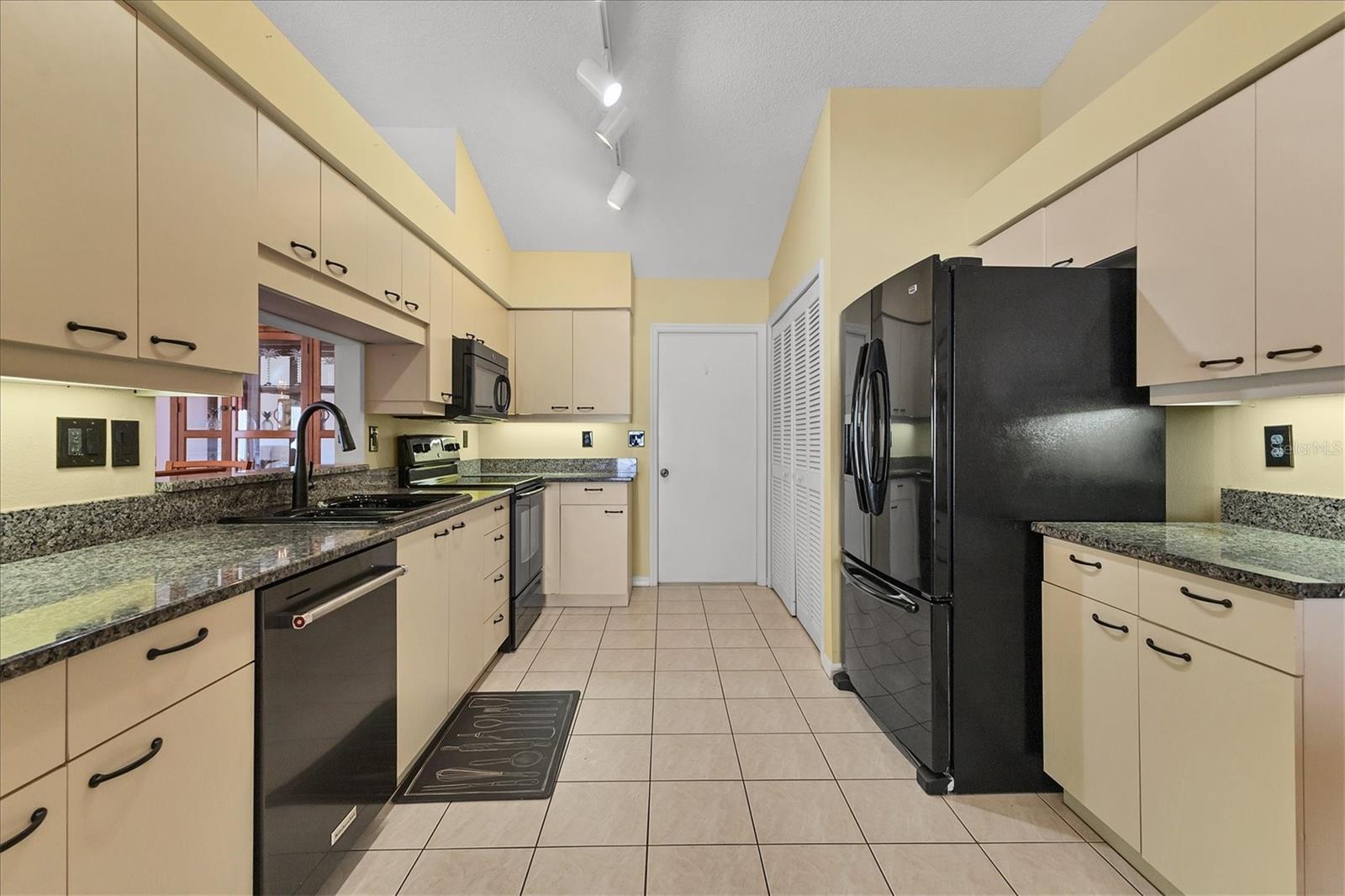 Image 14 of 40 For 5459 Kelly Drive 24