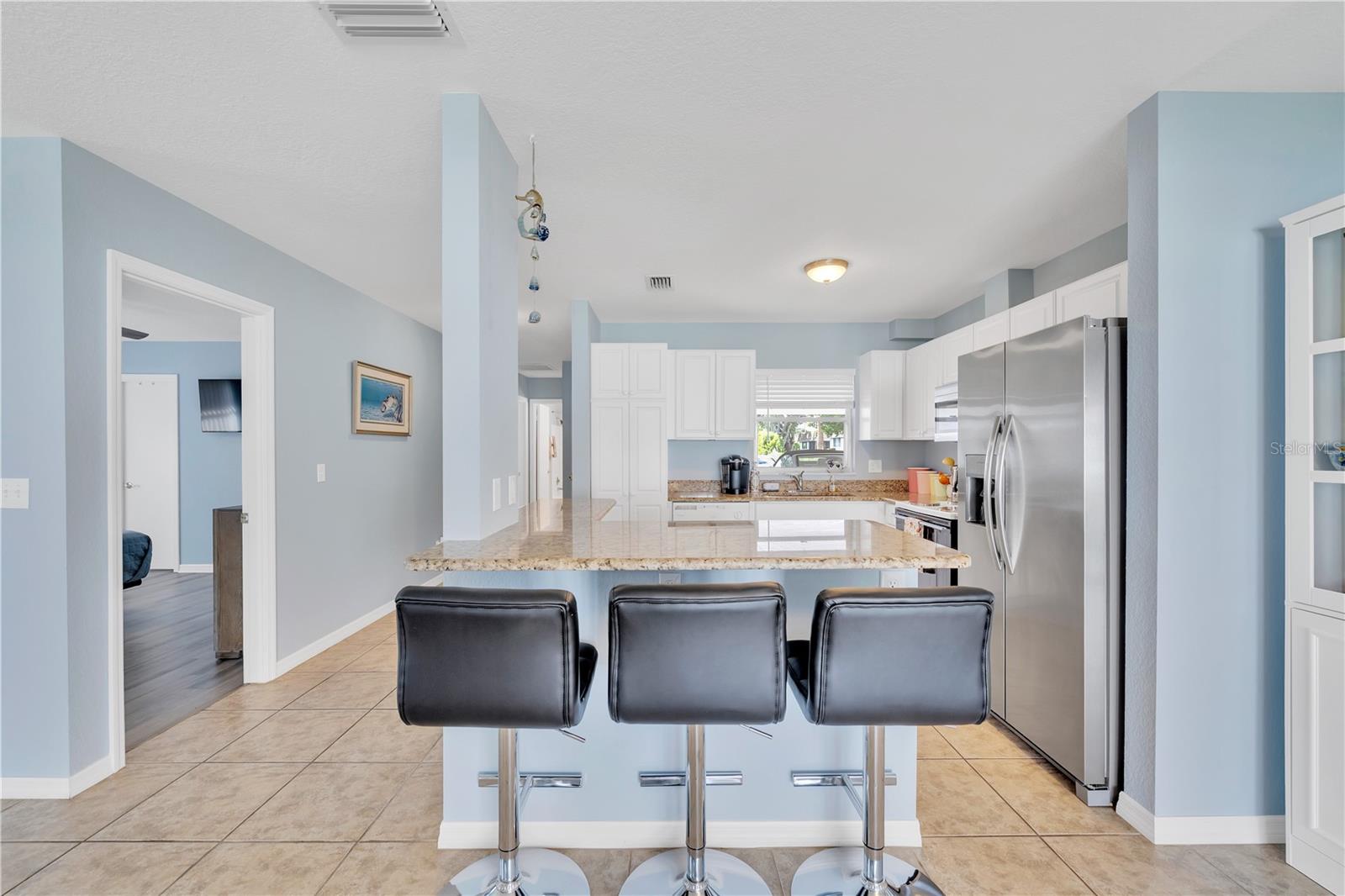 Image 11 of 44 For 2401 Riverbluff Parkway V240