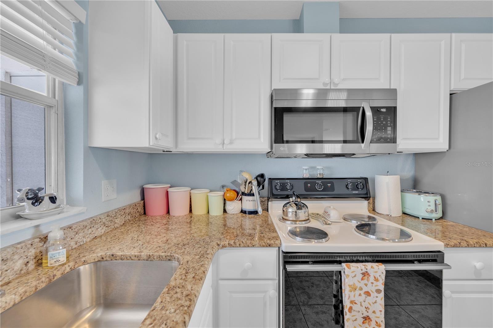 Image 16 of 44 For 2401 Riverbluff Parkway V240