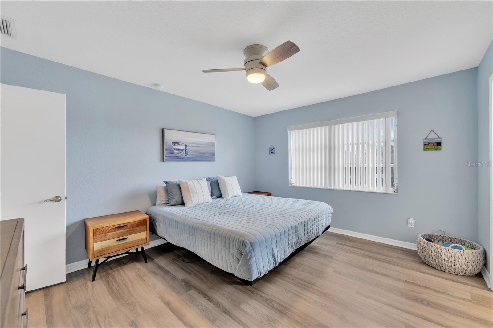 Image 23 of 44 For 2401 Riverbluff Parkway V240