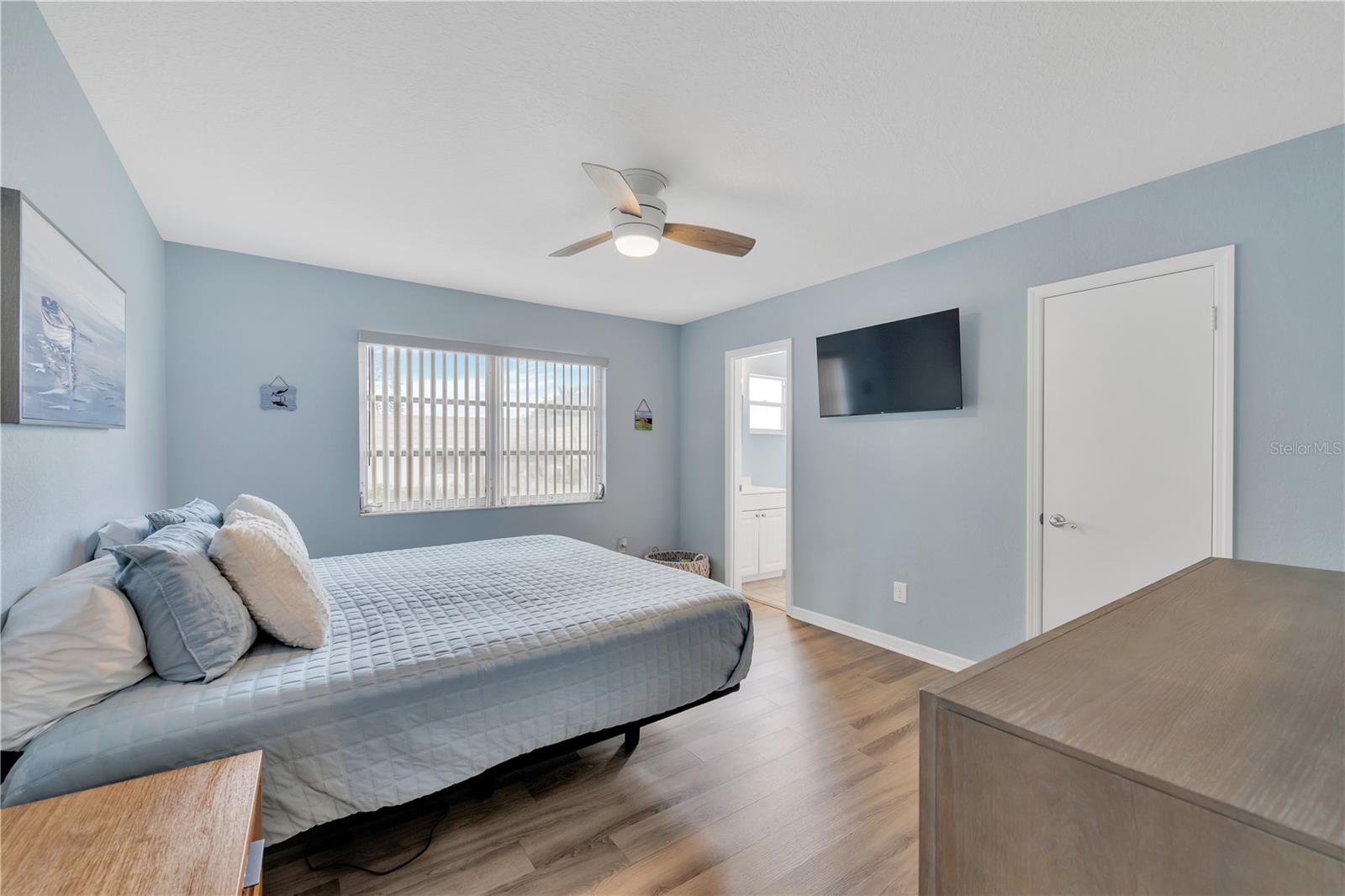 Image 25 of 44 For 2401 Riverbluff Parkway V240