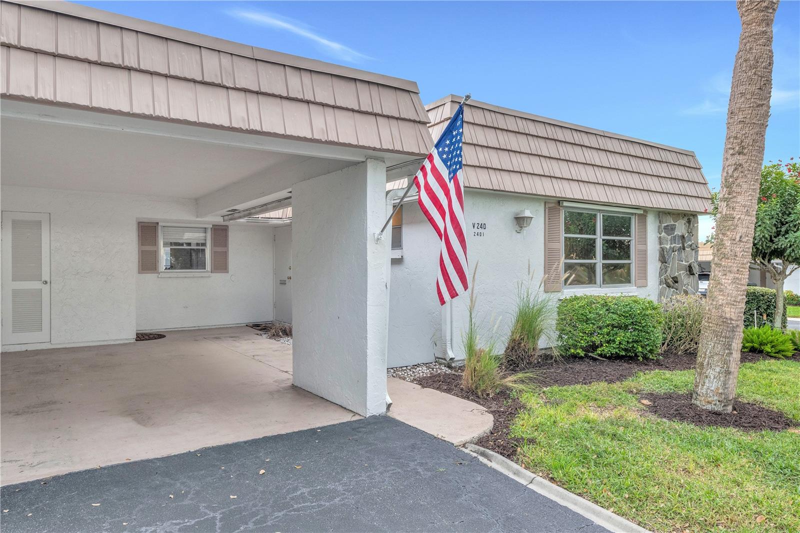 Image 33 of 44 For 2401 Riverbluff Parkway V240