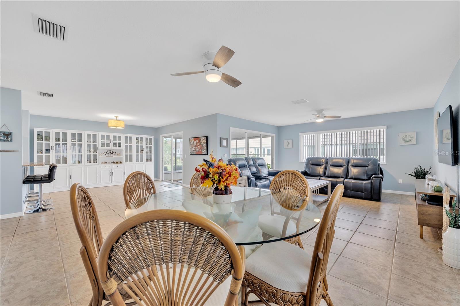 Image 6 of 44 For 2401 Riverbluff Parkway V240