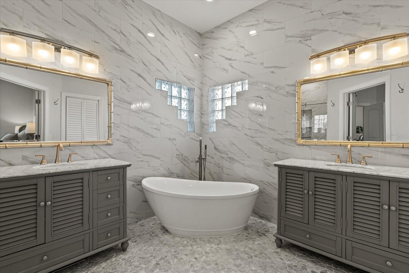 Image 27 of 67 For 3707 5th Avenue Ne