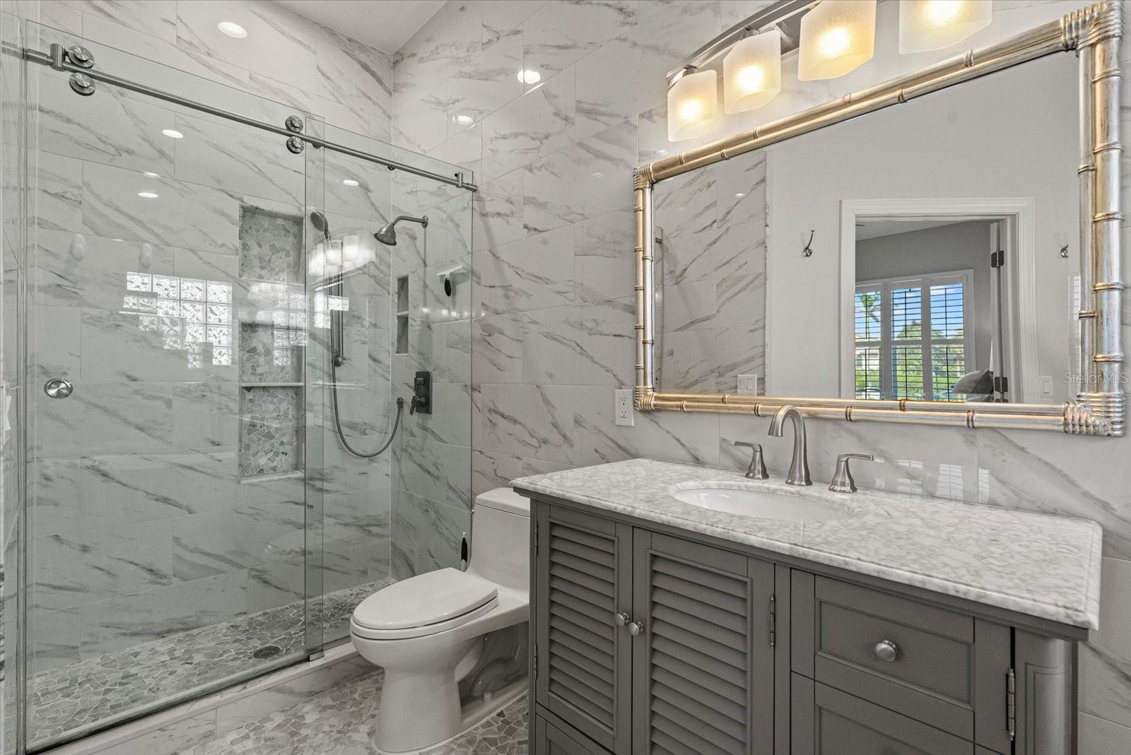 Image 28 of 67 For 3707 5th Avenue Ne