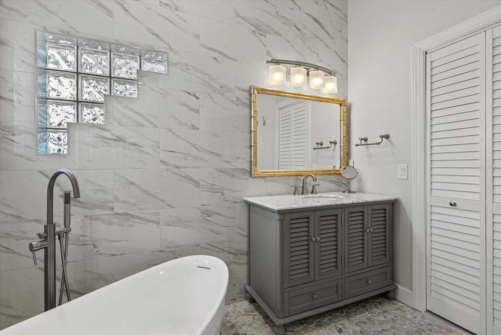 Image 29 of 67 For 3707 5th Avenue Ne