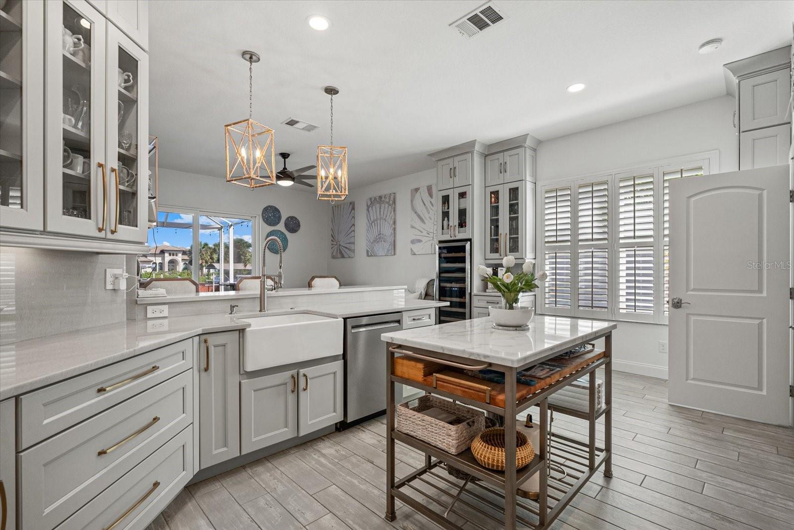 Image 9 of 67 For 3707 5th Avenue Ne