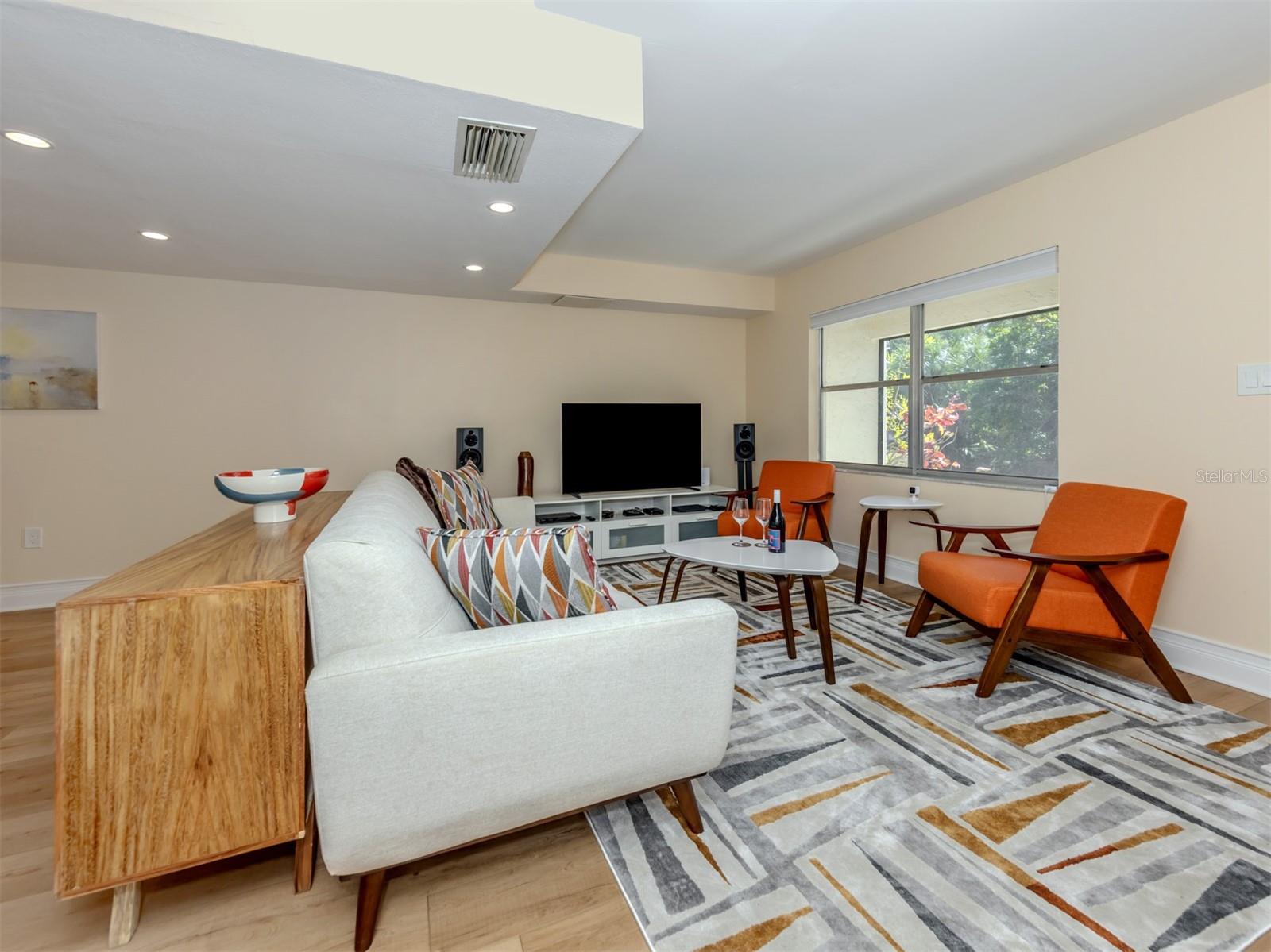 Image 6 of 66 For 3208 Ramblewood Drive N