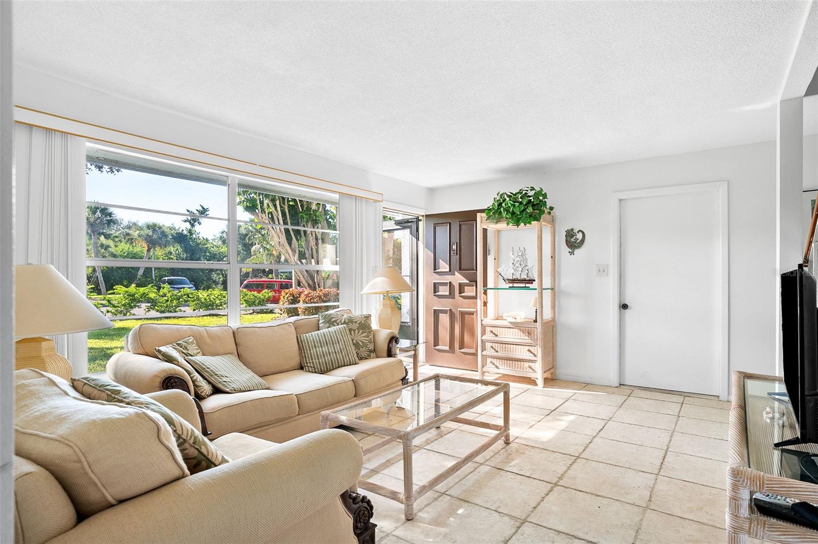 Image 12 of 50 For 597 Sutton Place