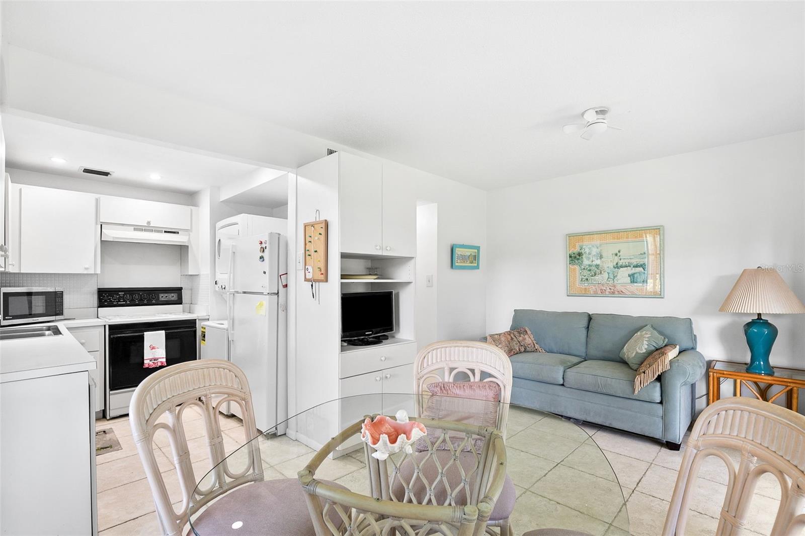 Image 15 of 50 For 597 Sutton Place