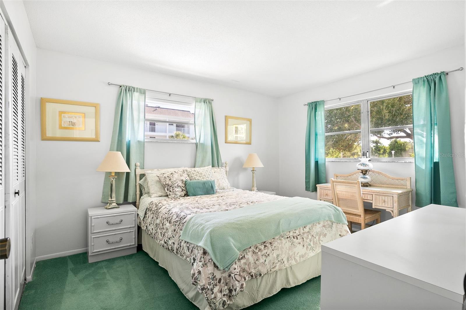 Image 17 of 50 For 597 Sutton Place