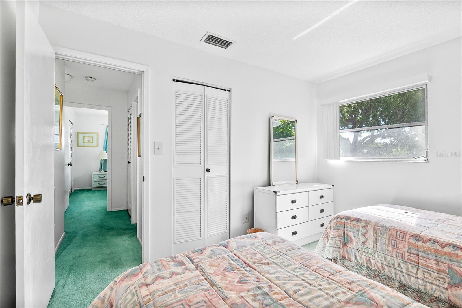 Image 21 of 50 For 597 Sutton Place