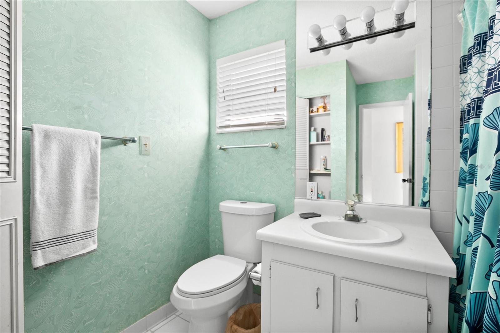 Image 22 of 50 For 597 Sutton Place