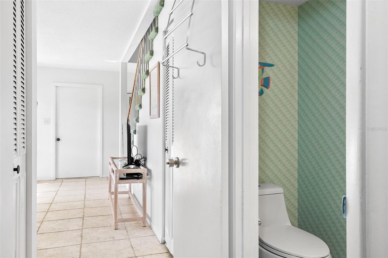 Image 4 of 50 For 597 Sutton Place