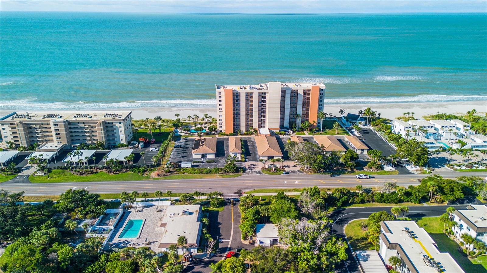 Image 43 of 50 For 597 Sutton Place