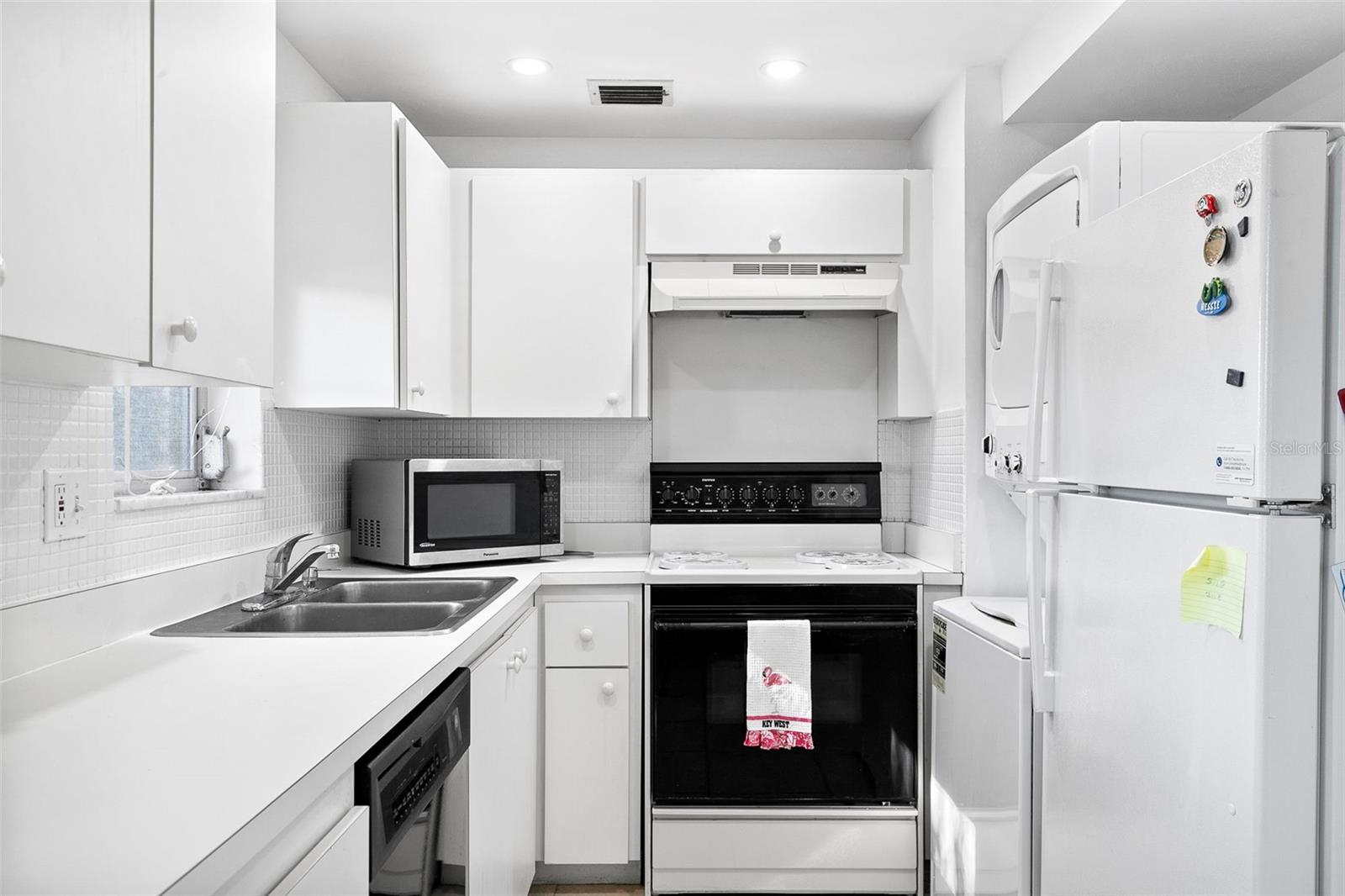 Image 6 of 50 For 597 Sutton Place