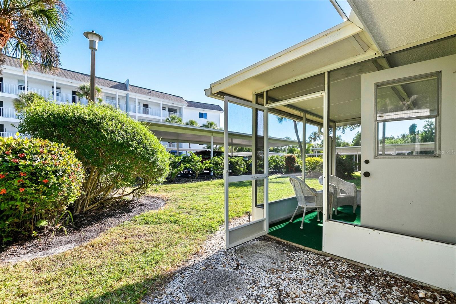 Image 8 of 50 For 597 Sutton Place