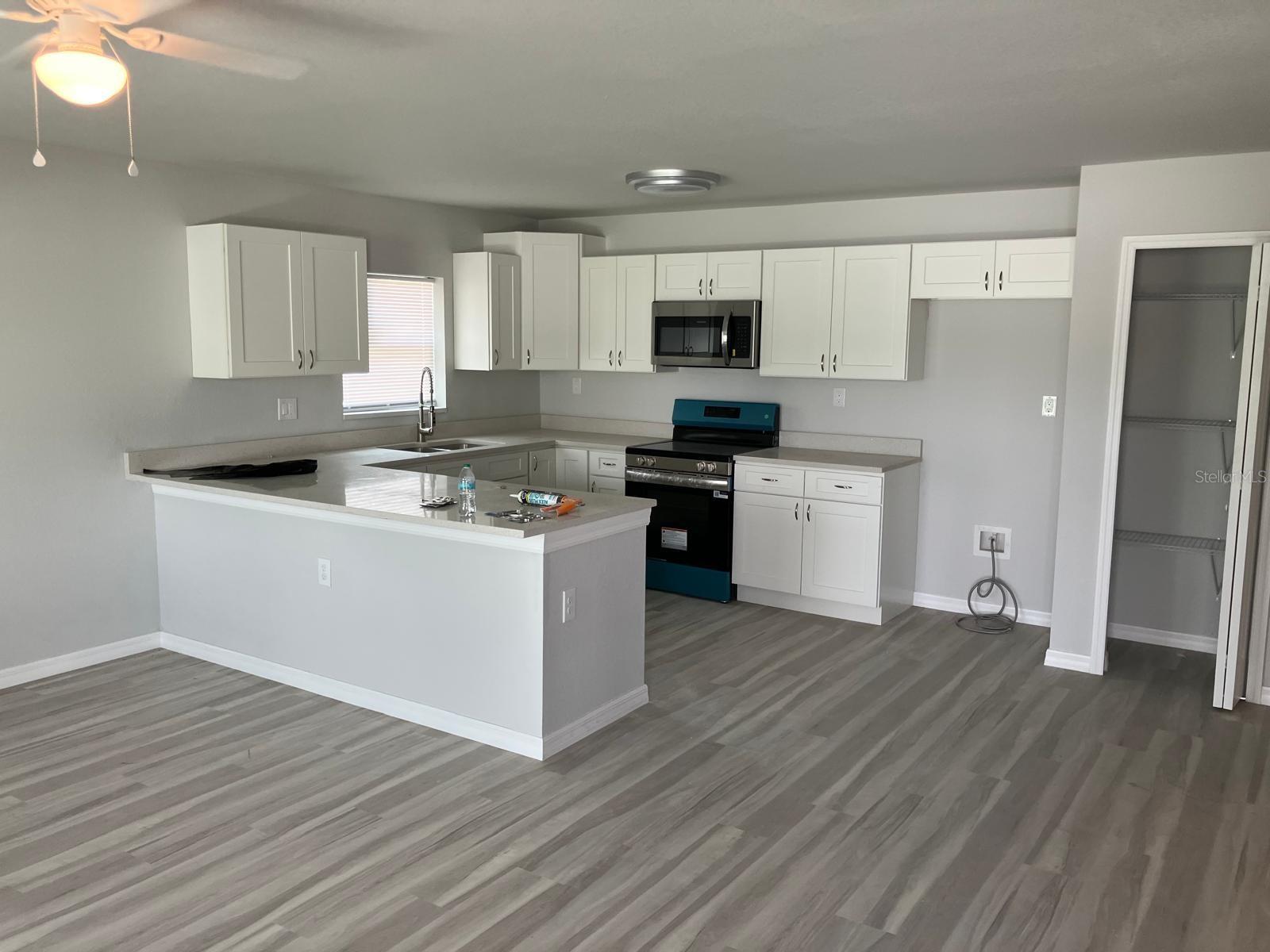 Image 3 of 7 For 418 Poinsettia Avenue