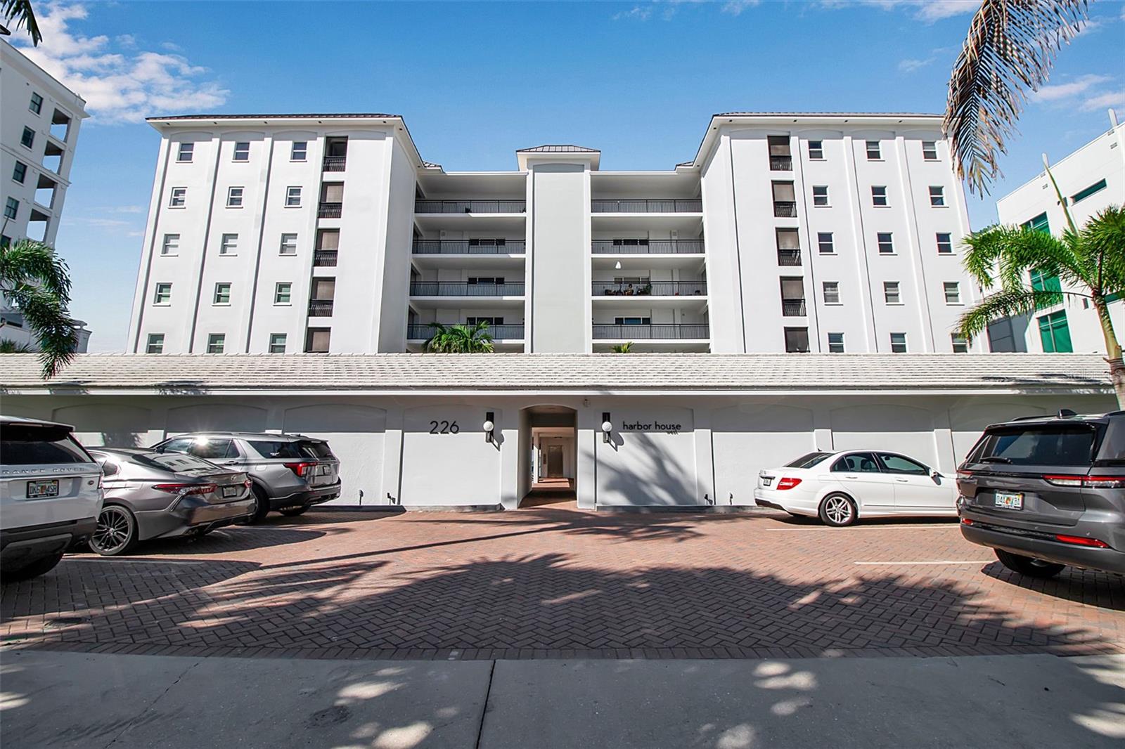 Image 11 of 55 For 226 Golden Gate Point 21