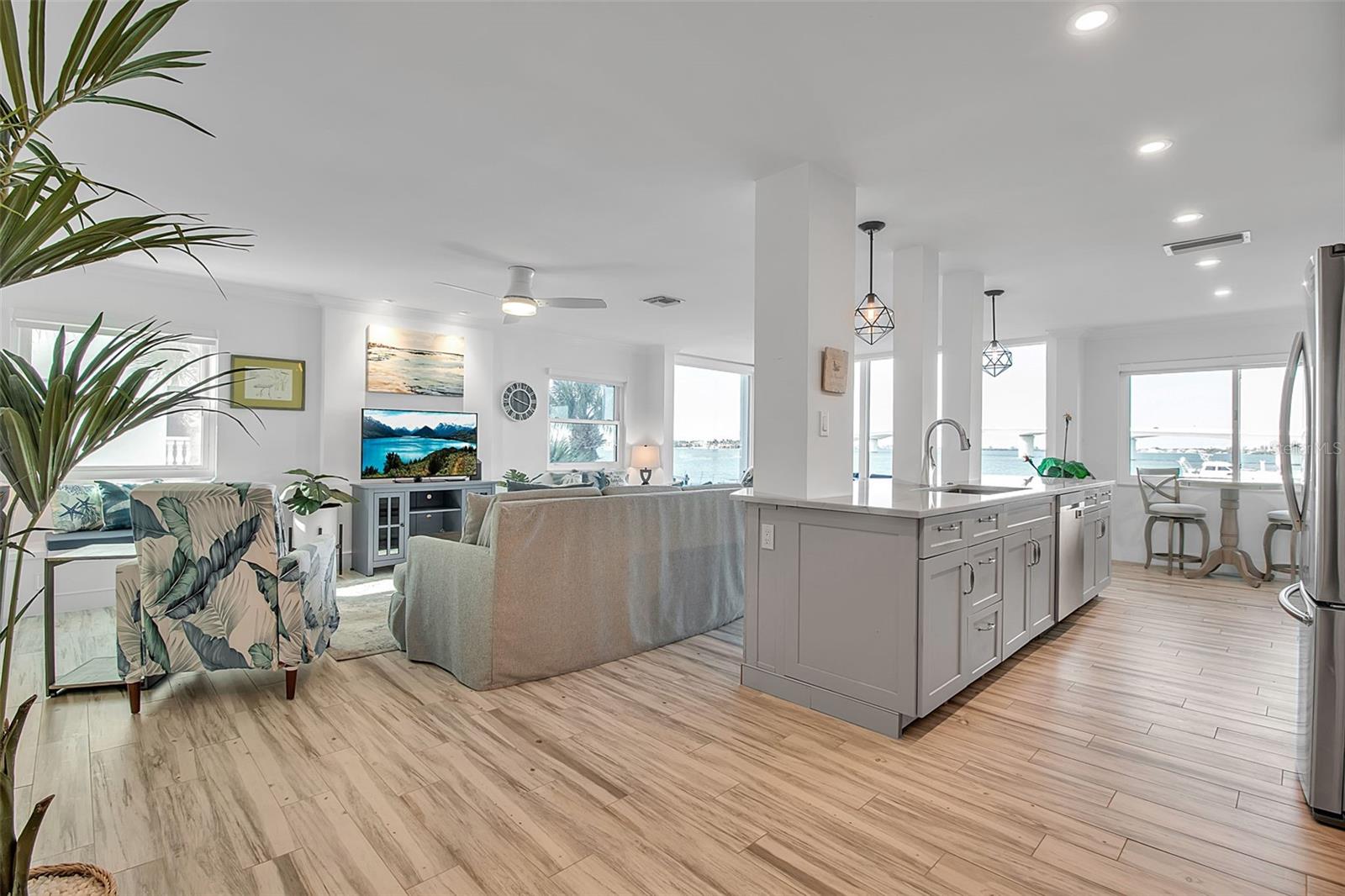 Image 13 of 55 For 226 Golden Gate Point 21