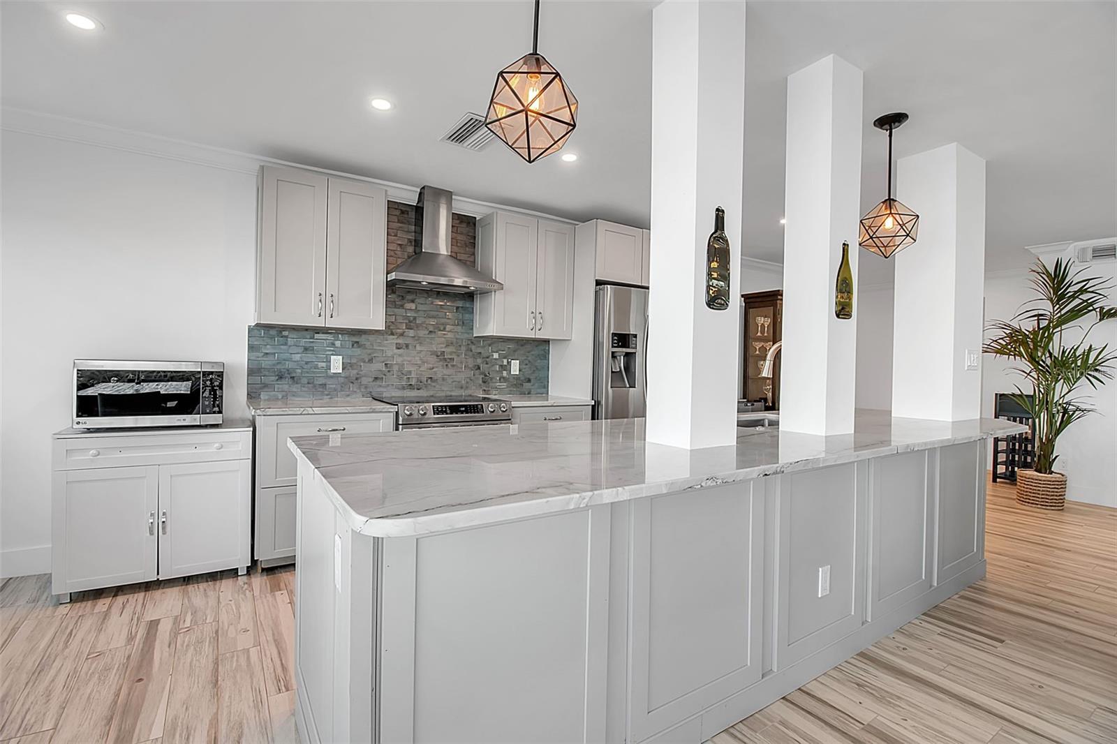 Image 17 of 55 For 226 Golden Gate Point 21