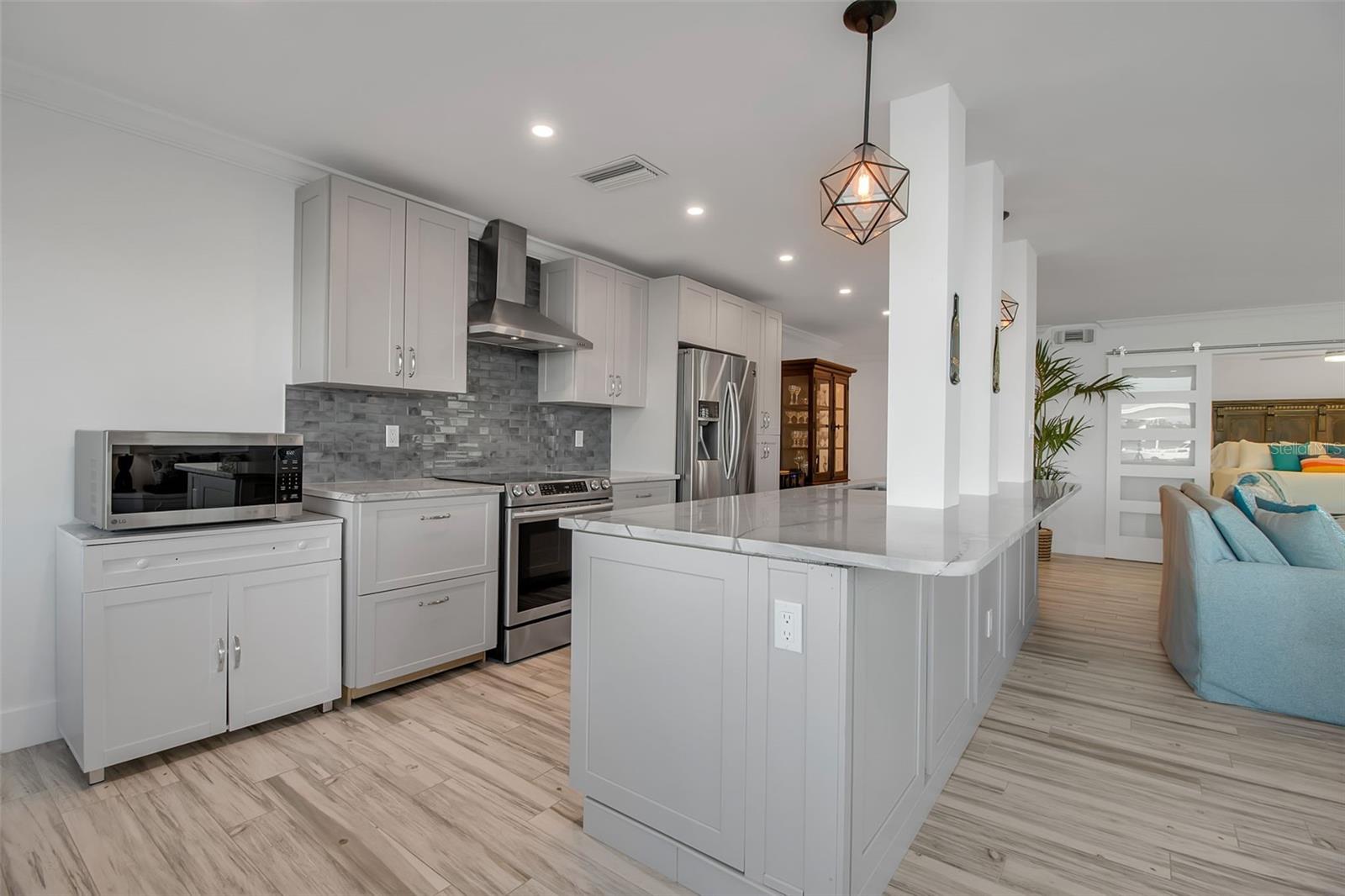 Image 18 of 55 For 226 Golden Gate Point 21